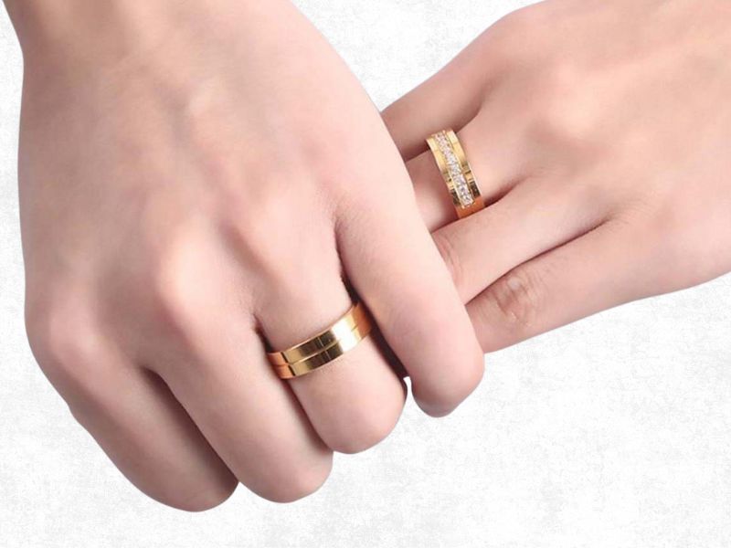Xét theo phong thủy, nhẫn cưới đeo tay nào là đúng